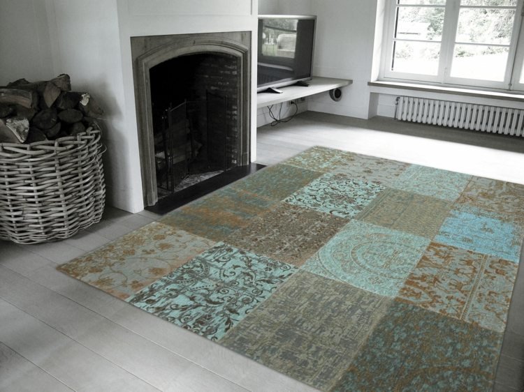patchwork-koberec-ručne vyrobený-tyrkysovo-béžovo-sivý-krb-košík-palivové drevo