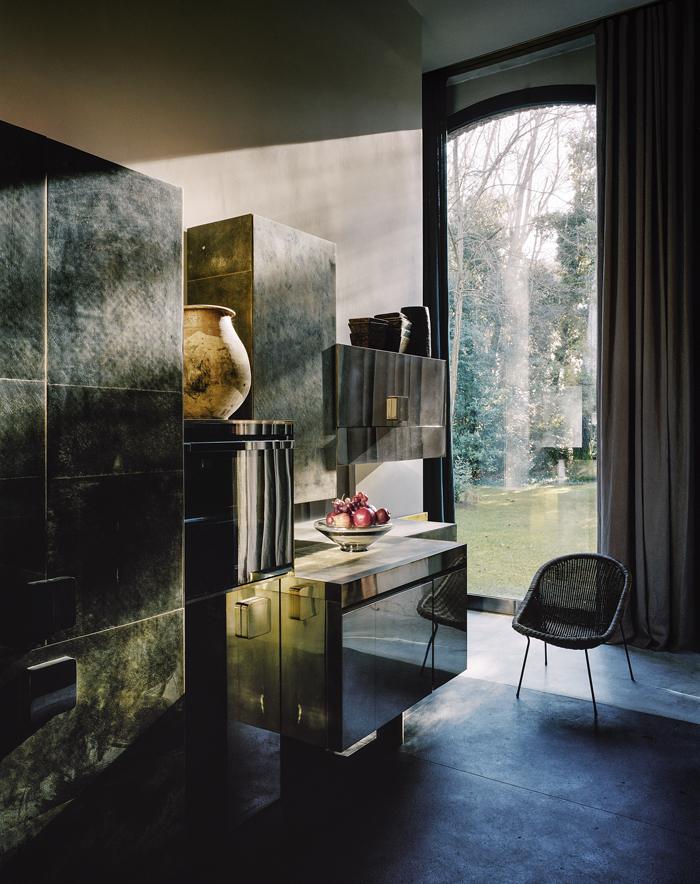 ofsetové prvky skrinky s patinovým efektom čelá zrkadla