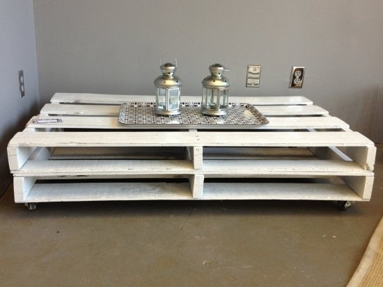 nábytok z prepravných paliet upcyklujúcich nízky stôl