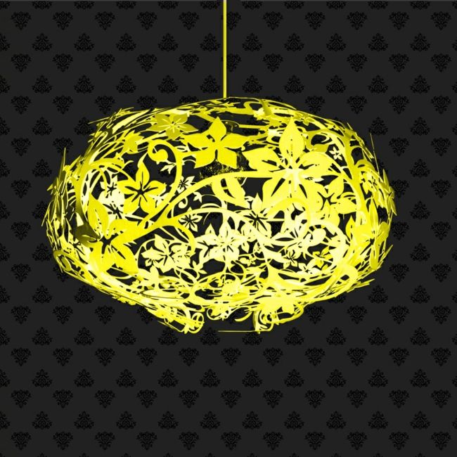 žltá kovová lampa originálne dizajnérske osvetlenie Originálna dizajnová lampa rozsvieti kvety