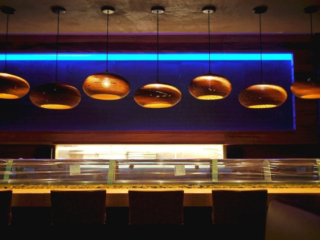 Nad pultom visí osvetlenie závesných svetiel závesné svetlá dizajn bar osvetlenie pultu