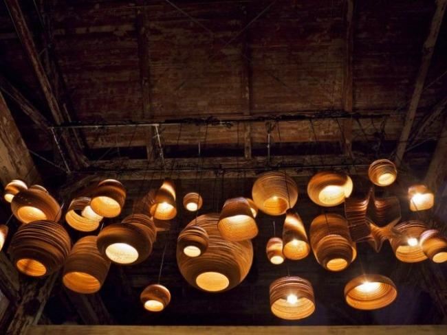 Séria Scraplights sivá nohavice z recyklovanej lepenky Zbierka recyklovaných kartónov Scraplights Greypants