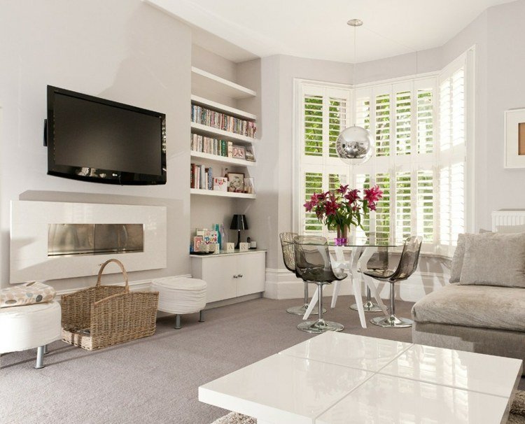 Závesná svetlá jedáleň zariadená moderne zariadená obývačka s jedálenským kútom