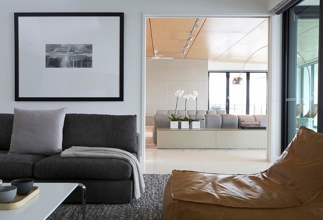 nábytok do obývačky-moderný-klasický-koža-sessek-podlaha-koberec-nadýchaný