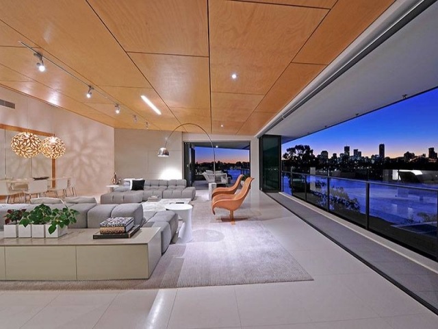 stropne navrhnuté-preglejkové panely-izbové rastliny-svieža atmosféra