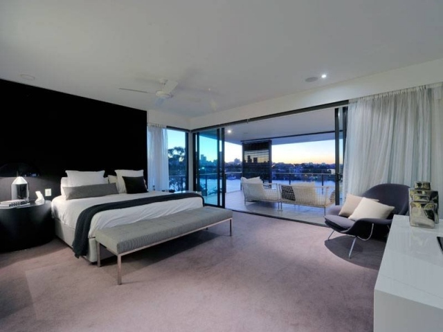 spálňa-čierna-biela-koberec-sivá-penthouse-dizajn