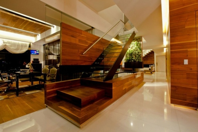 Podlahové schody sklenené zábradlie