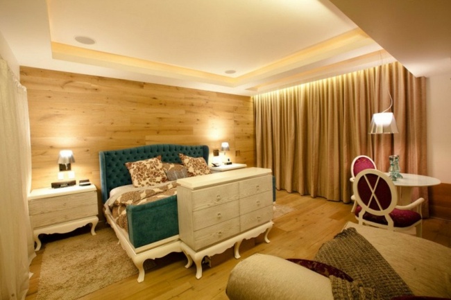 Drevené obklady stien čalúnené čelo postele