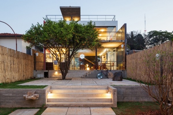 far-image-frontal-night-lighting-plot