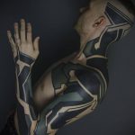 Puč u crnoj tetovaži - zamislite samo - što se može zabiti ovim iglama za tetoviranje - fotografija 5