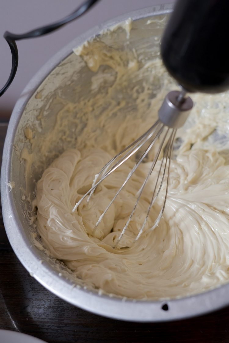 tyčinkový mixér na šľahanie