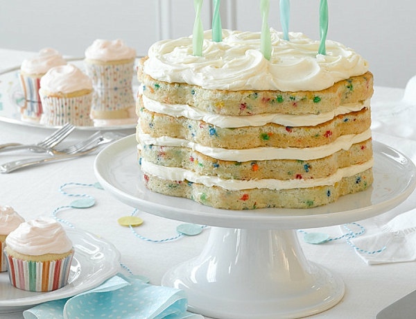 Detské narodeniny organizujú výzdobu tortového stola Detské narodeniny organizujú nápady na dekoráciu