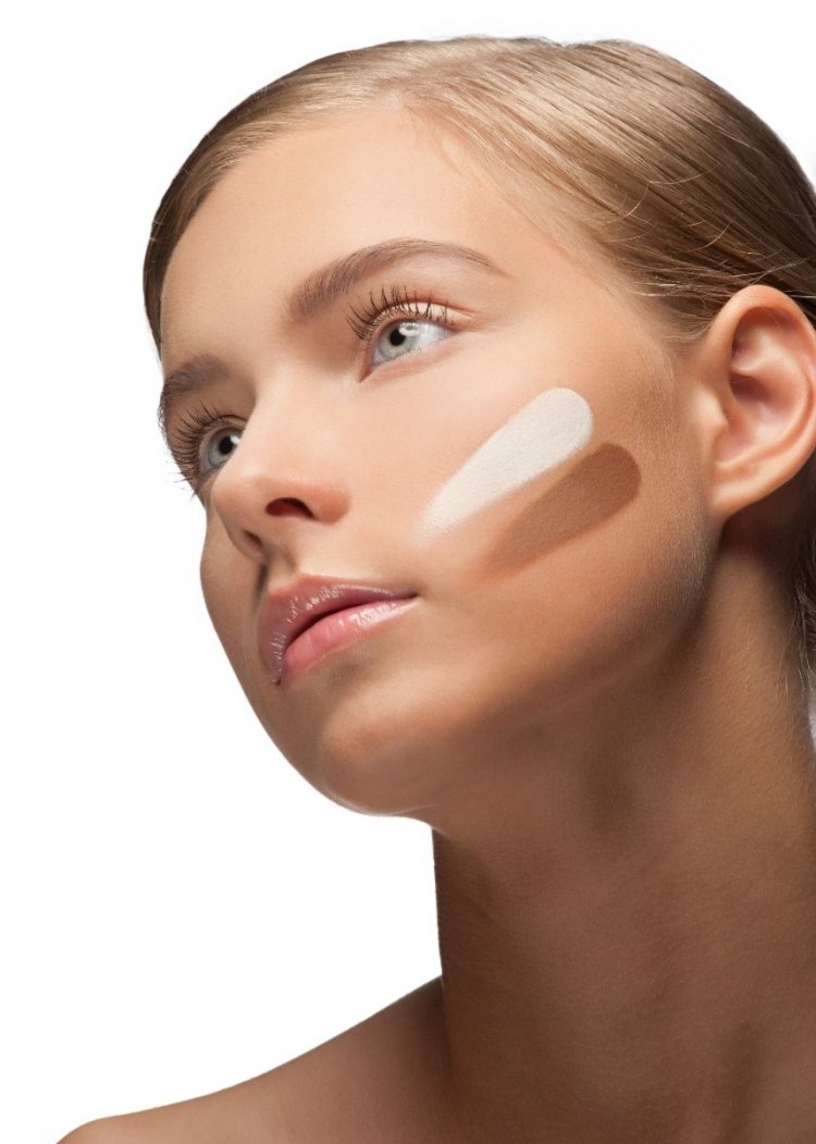 perfektný základný make-up s výberom správnej farby