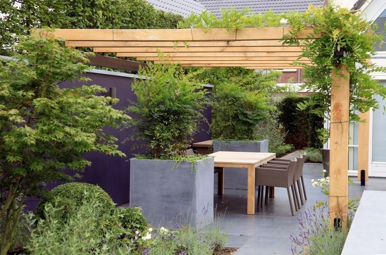 Pergola-vlastná stavba-strešná krytina z dreva-jedálenský kút