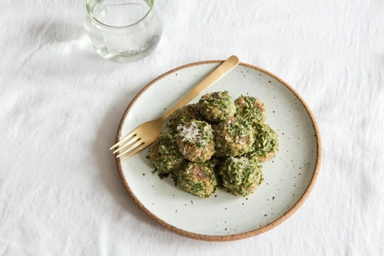 Fašírky podávajte s pestom alebo okoreňte nimi mleté mäso