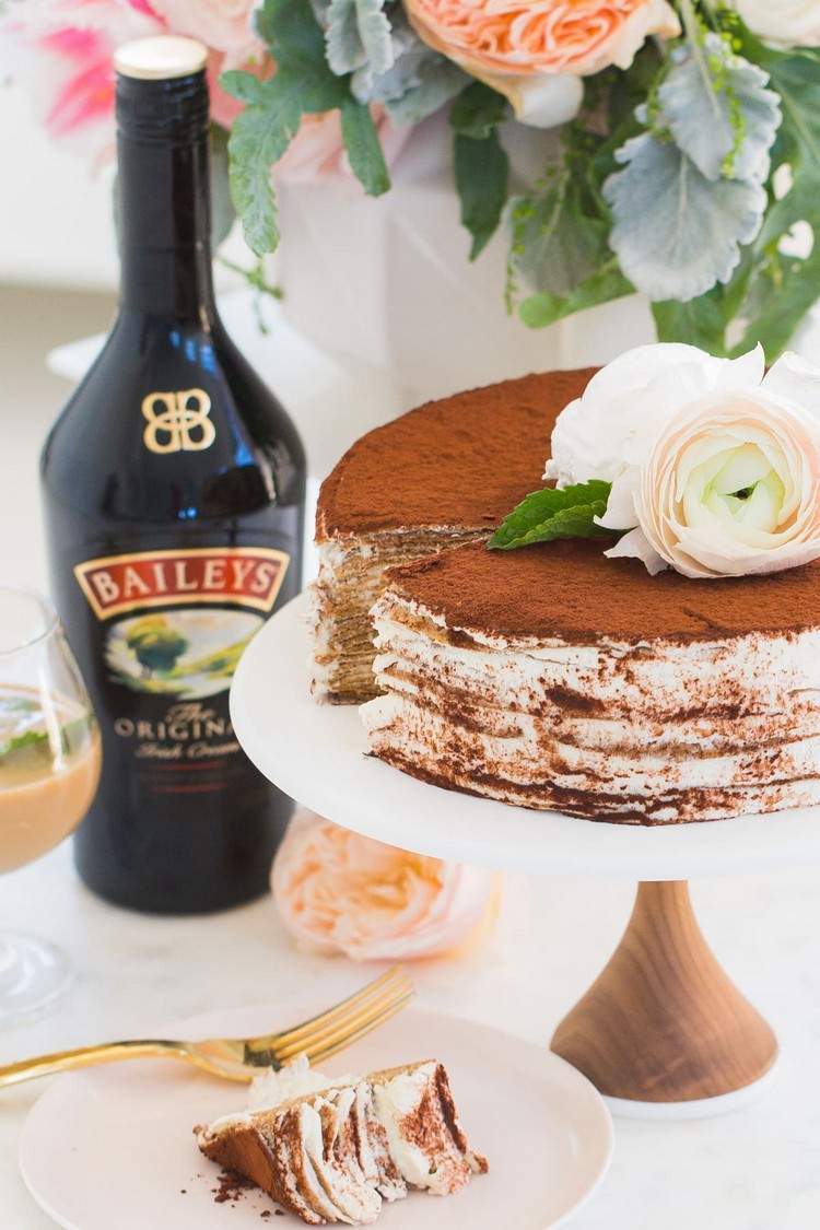 Recept na čokoládový koláč Baileys Koláč vyrobený z palaciniek s čokoládovou náplňou