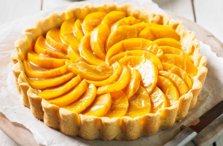 Broskyňový koláč s karamelovým receptom na dezert