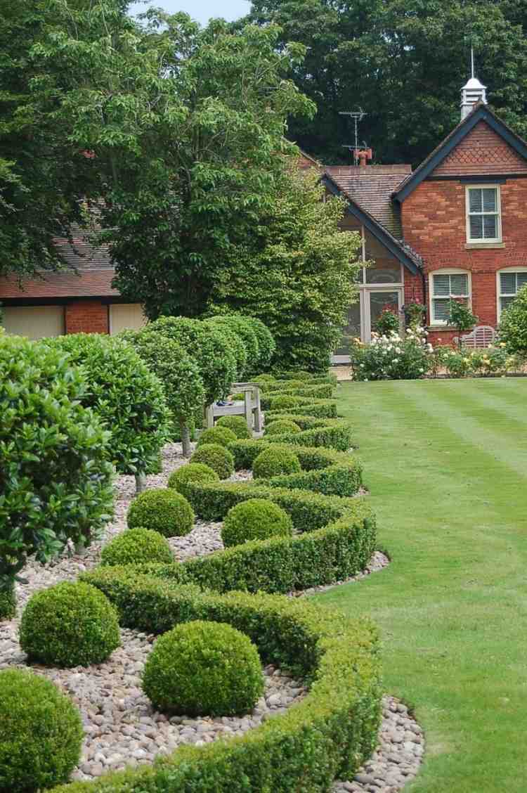 rastliny-štrkové lôžko-geometrický-buxus-vavrín-formál-klasika