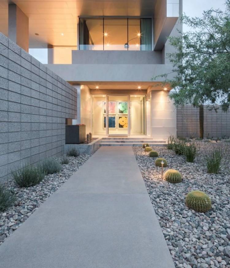 štrkové záhony-rastlina-moderný-dom-kaktusy-trávy