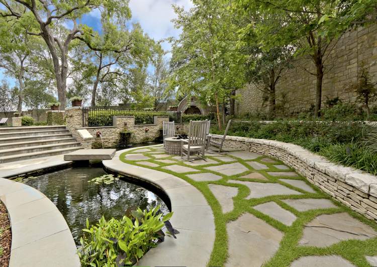 Vyberte si pevné spoje trávnika pre silne prechádzané oblasti zelený-prírodný-kĺb-trávnik-asymetrický-prírodný-kameň-doska-rybník