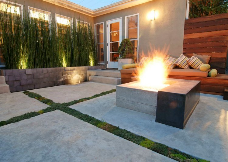 pevné trvalky medzi betónovými doskami na terase Rastliny medzi kamennými doskami, betónové dosky-terasa-korzický-mäta-krb