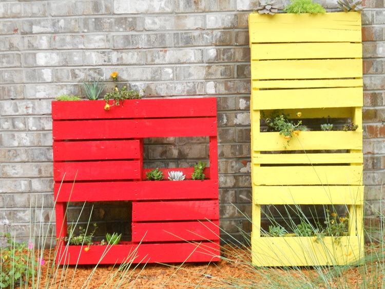 Sadzač-drevená-paleta-maľba-vertikálna-záhrada