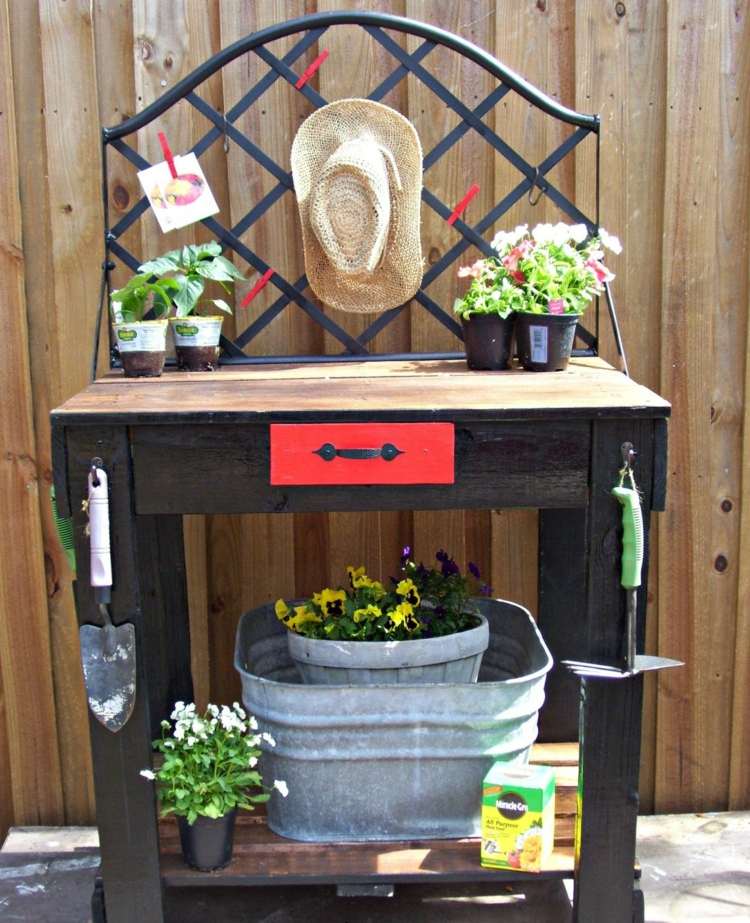 Zasaďte stolný stôl a záhradné kvetináče