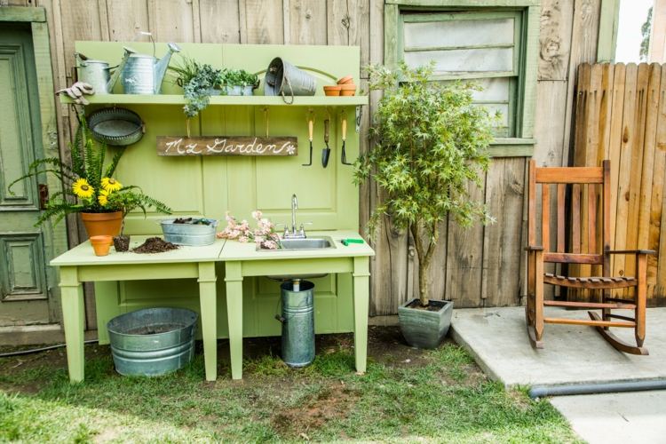 záhradná výsadba-stôl-splachovanie-zalievanie pôdy