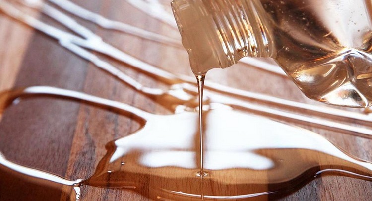 Tipy na starostlivosť o olejovaný nábytok z masívu, ktorý ošetruje olejový typ dreva