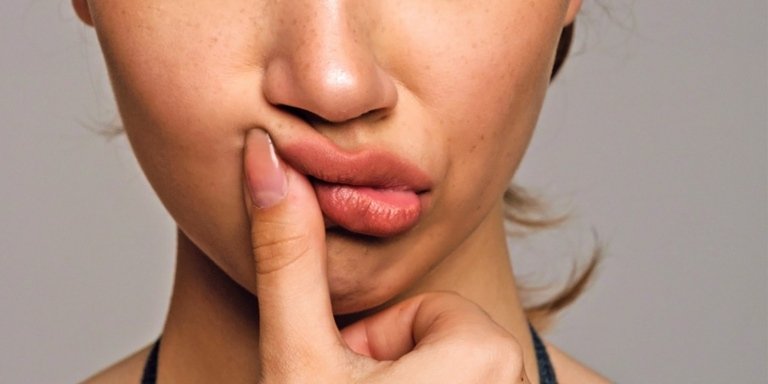 Podzemné pupienky pod kožou sú bolestivé a hojenie trvá dlhšie