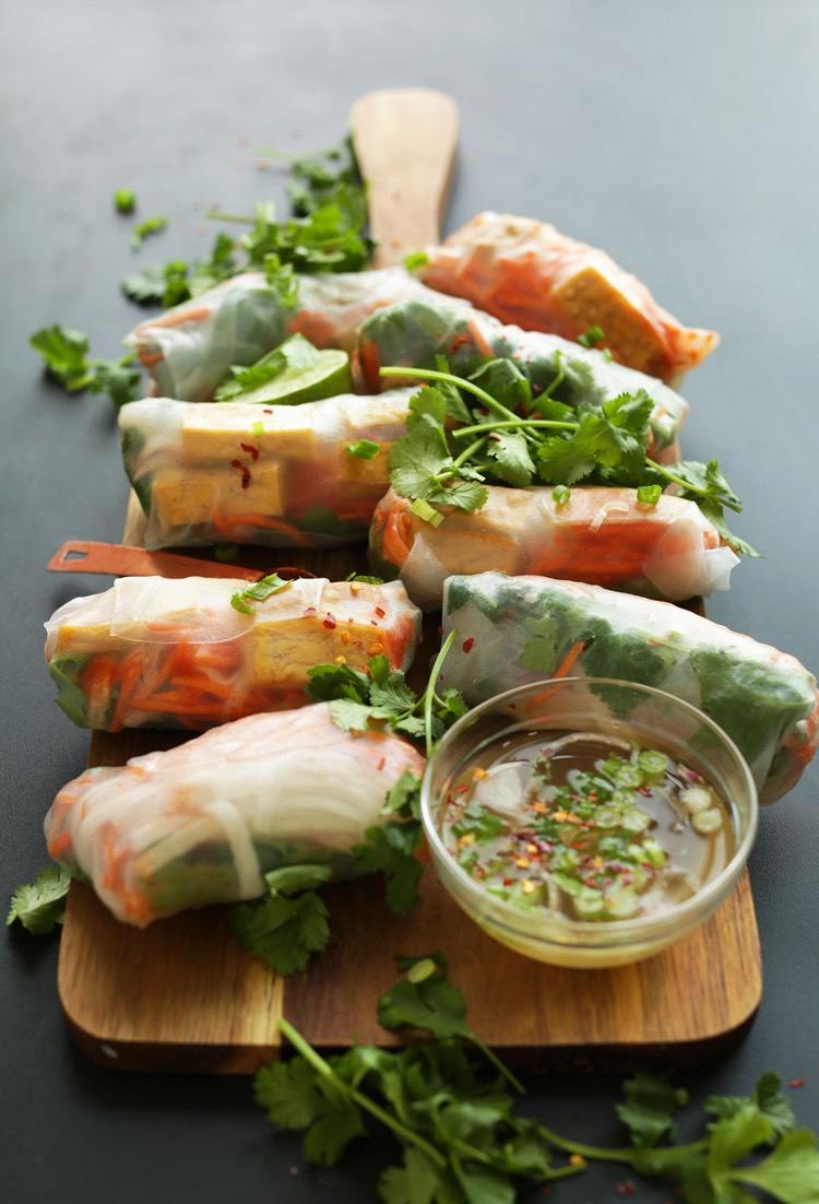 recepty na piknik vegánske jarné závitky so zeleninou piknik-recepty-vegánsko-vegetariánske-bezlepkové-jarné závitky-zelenina