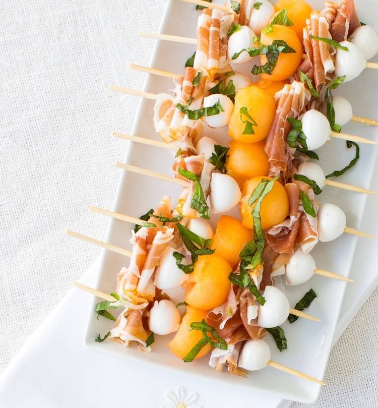 Medovinová melónová guľka, mozzarella a prosciutto piknik-recepty-nízkosacharidový-letný-medový melón-mozzarella-prosciutto