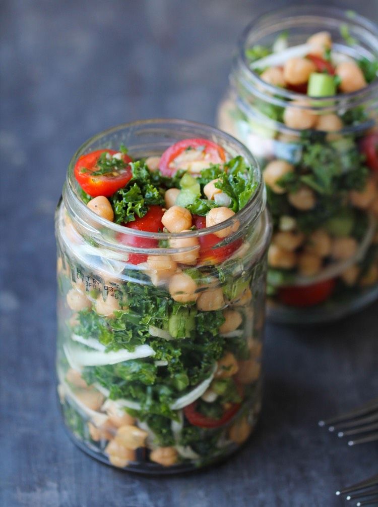 Cícer, cherry paradajky, kel šalát v pohári piknik-recepty-bez laktózy-bezlepkové-cícer-kel-cherry paradajky