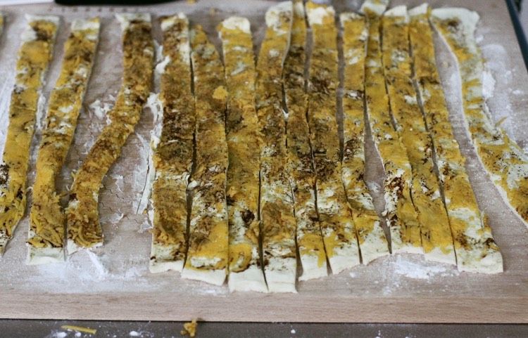 pikantné lístkové cesto a slaninové špirály piknik-recepty-lístkové cesto-rozmarínové tyčinky