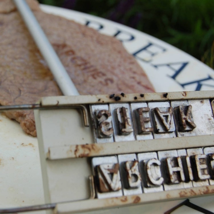 nechajte na steakoch vtipné správy Recepty na piknik -príslušenstvo-steak-mäso-gril-branding-železo-písmená-personalizácia