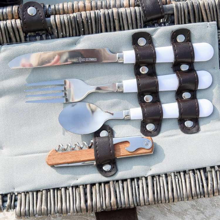 Príbory a otvárač na fľaše sú jednoducho mus! piknik-recepty-príslušenstvo-košík-ratan-prútený-príbor-otvárač na fľaše-dva