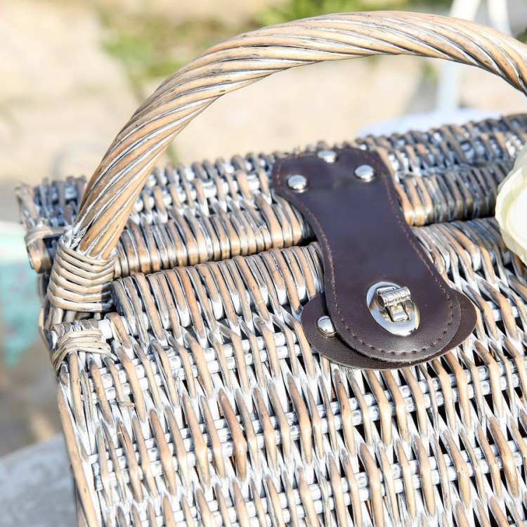 bezpečné väzby a spojovacie prvky nezaručujú žiadne nepríjemné situácie piknik-recepty-doplnky-košík-pletený-ratan-rustikálny-romantický-detail