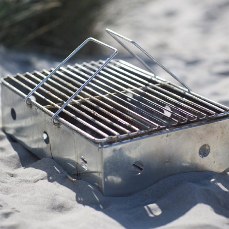 mobilný gril je veľmi praktické riešenie Recepty na piknik -príslušenstvo-mobilný-gril-gril-malá-kovová-piesková-pláž