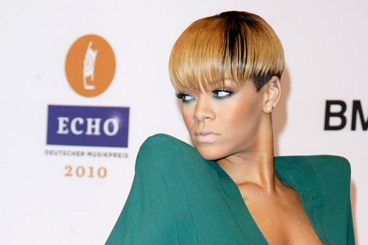 Účesy Rihanny Účes na hlave s hubovou hlavou Celebrity s krátkymi vlasmi