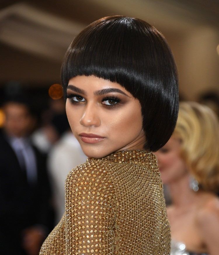 Účesový štýl hlavy húb s krátkymi vlasmi Zendaya