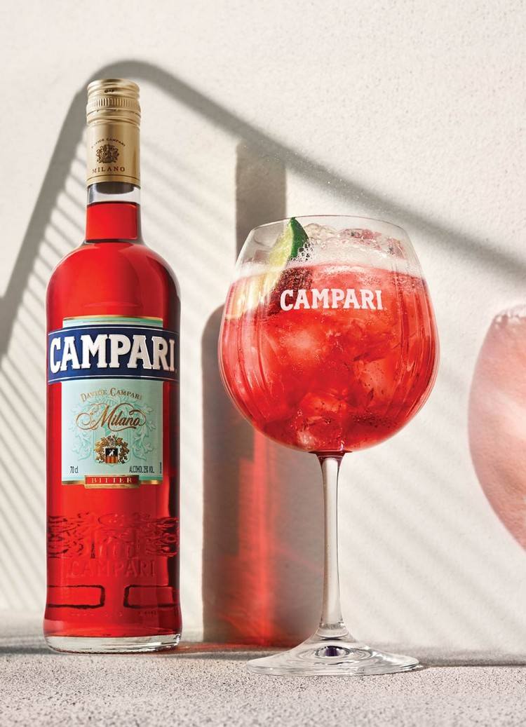 Recept na miešané nápoje Campari Milano s horkými citrónovo ružovými kokteilmi