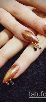 Photo Nail Piercing (value) - example drawing - 029