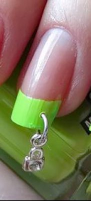 Photo Nail Piercing (value) - example drawing - 035