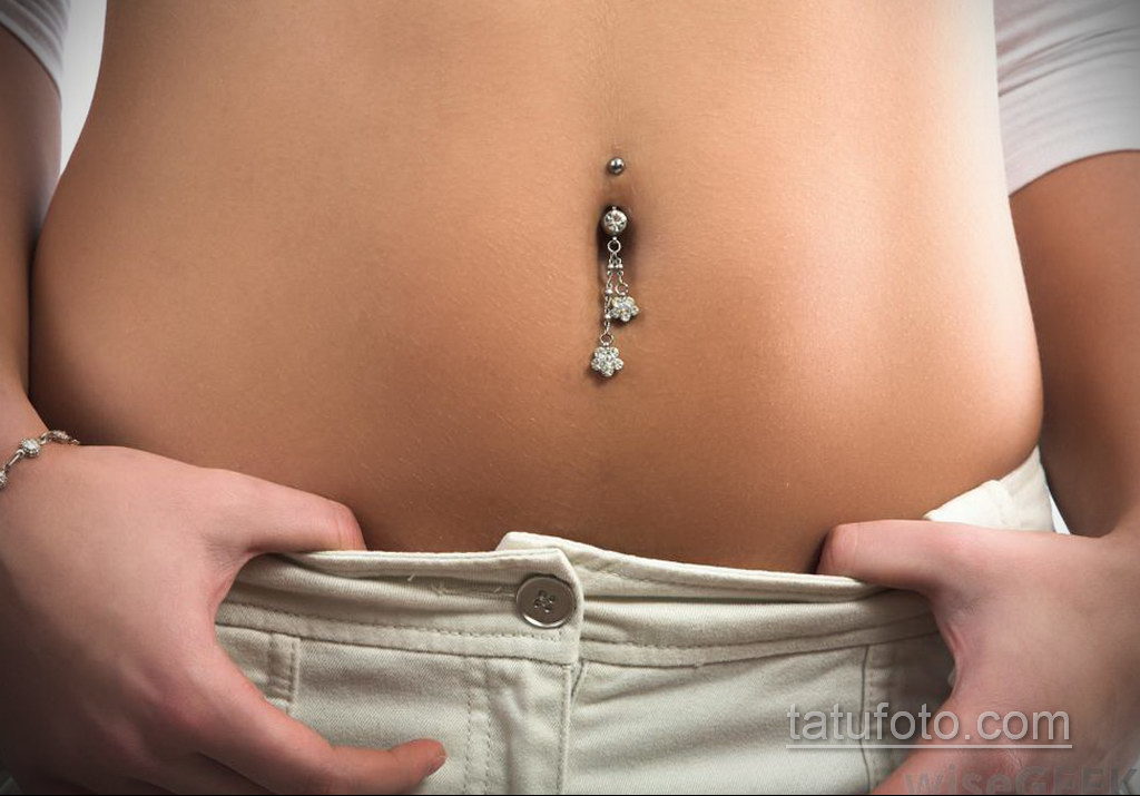 Girls navel piercing - photo 1