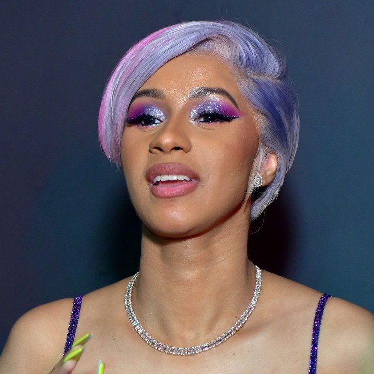 Účesy Cardi B Pixie Cut 2021 Celebrity s krátkymi vlasmi