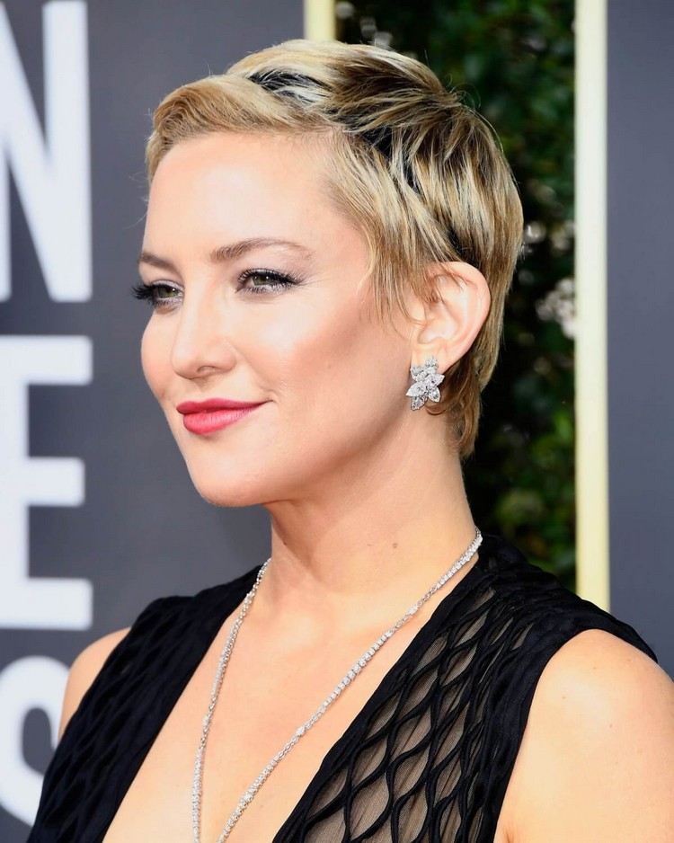 Účesy Kate Hudson Pixie Cut 2021 Trendy krátkych vlasov