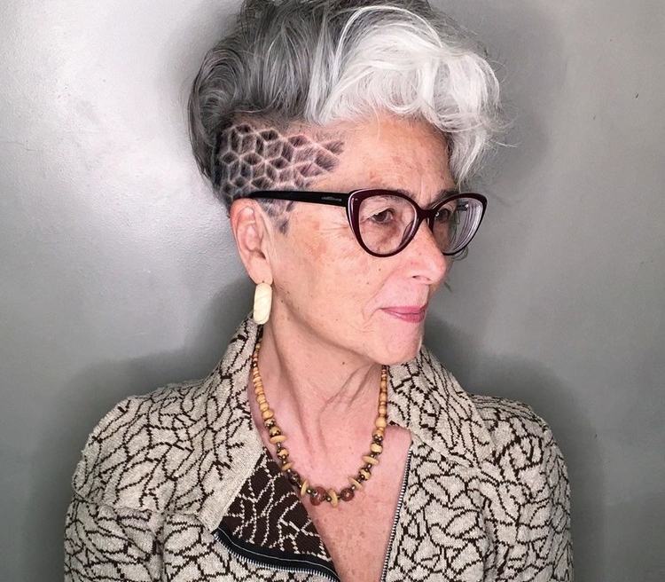 Pixie Strihané ženy nad 50 účesov pre sivé vlasy