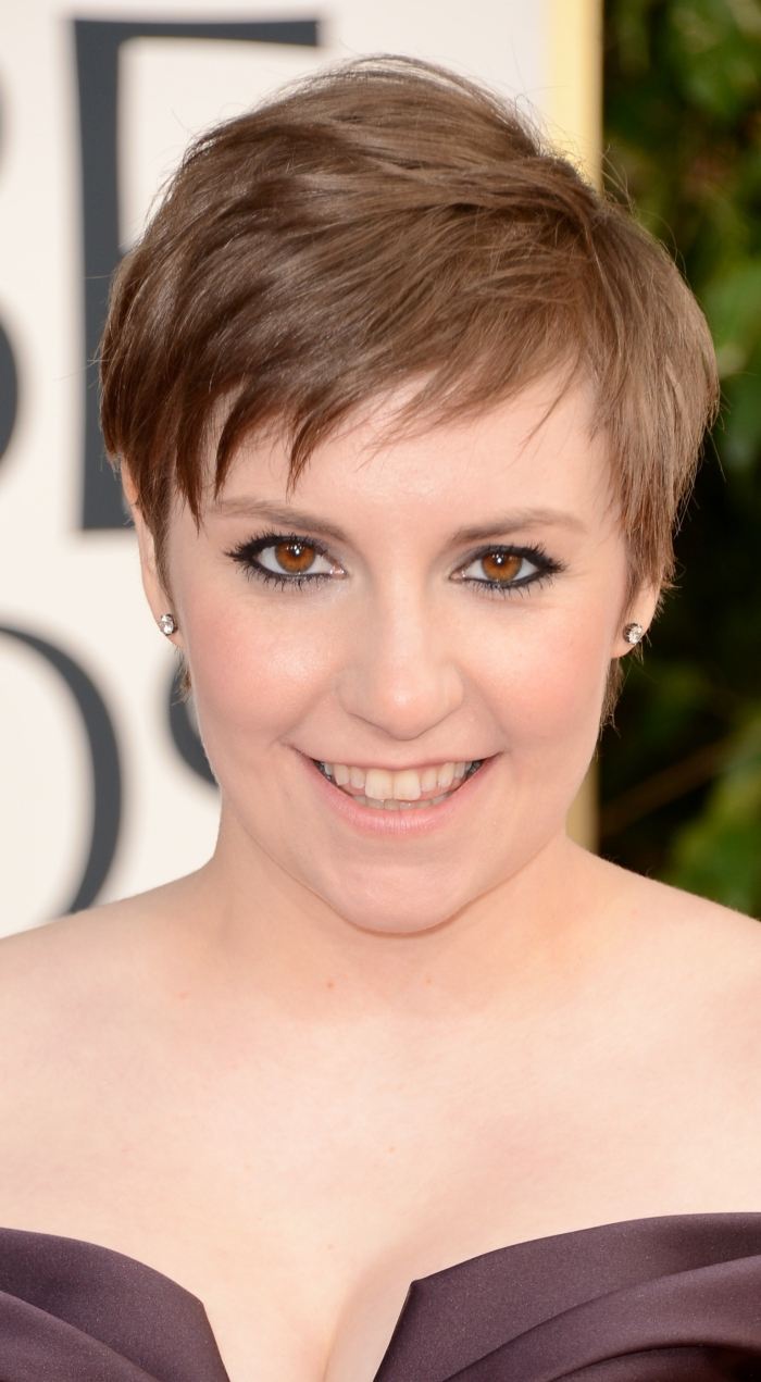 Pixie-hairstyling-praktický krátky účes na večerný look pixie-hairstyling-praktický-krátky-účes-trendy-večerný vzhľad