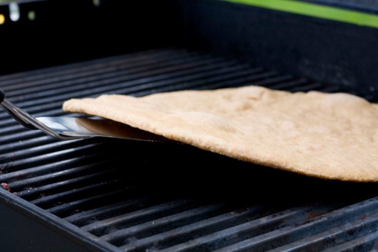 Upečte si pizzu na grile podľa návodu na prípravu