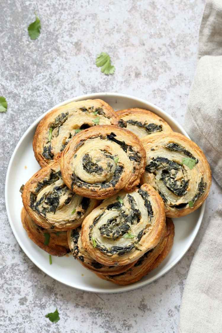 recept na rožky na pizzu čerstvé syry špenátové bylinky